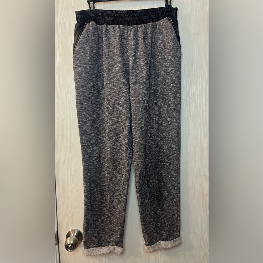 ๐๏ธForever 21 Large Gray with Black Leather Pants